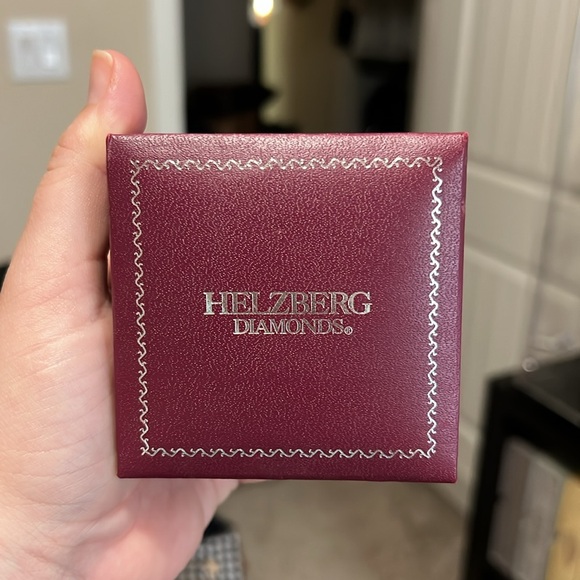 Beautiful pearl and diamond necklace and earring set - Picture 5 of 5